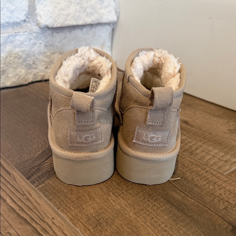 UGG Kids Beige Cozy Boots Size 2